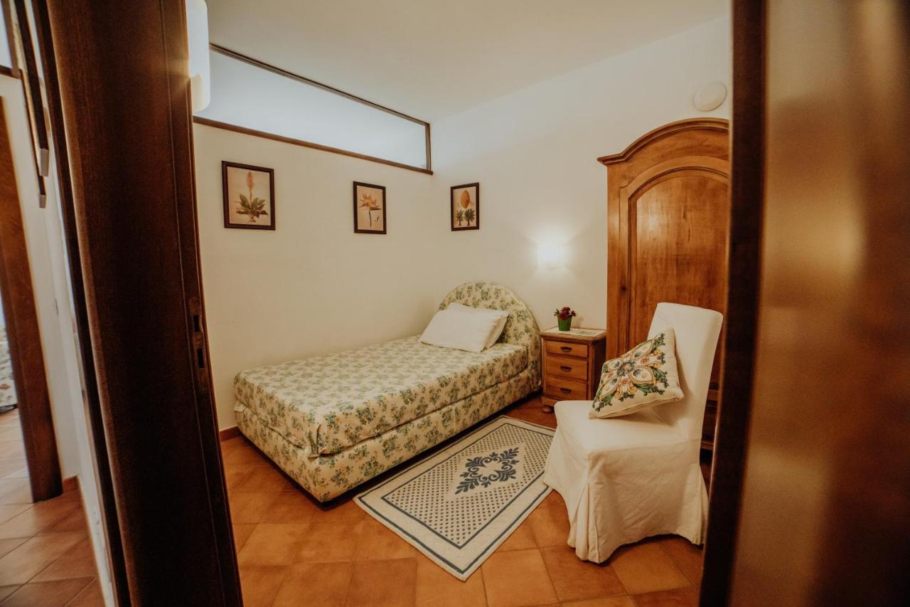 Residenza Golfo Degli Ulivi Aparthotel Caprioli Exterior photo