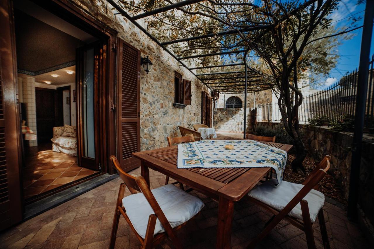 Residenza Golfo Degli Ulivi Aparthotel Caprioli Exterior photo