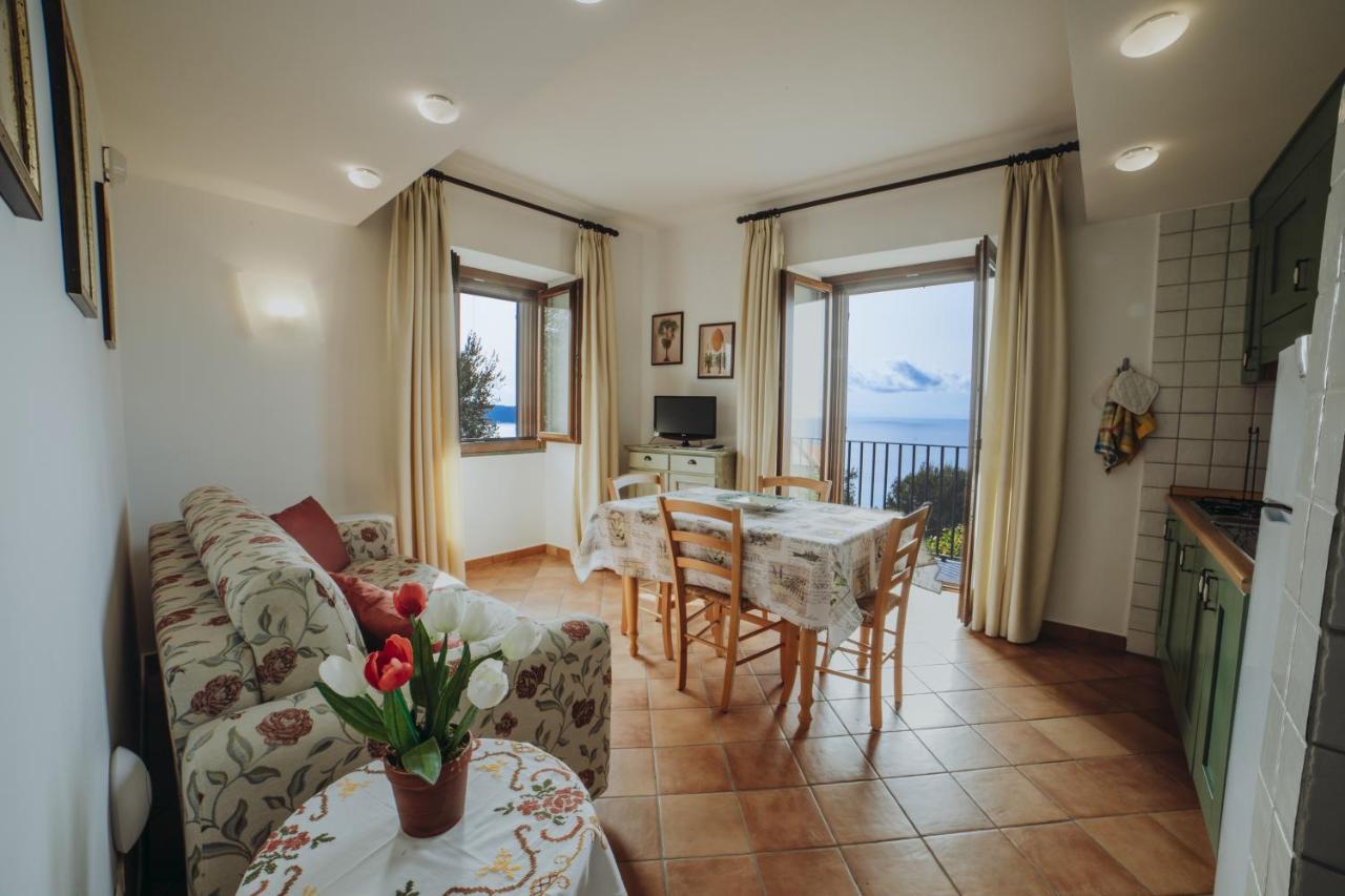 Residenza Golfo Degli Ulivi Aparthotel Caprioli Exterior photo