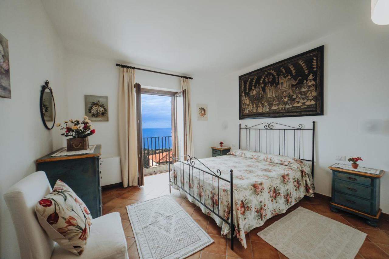 Residenza Golfo Degli Ulivi Aparthotel Caprioli Exterior photo