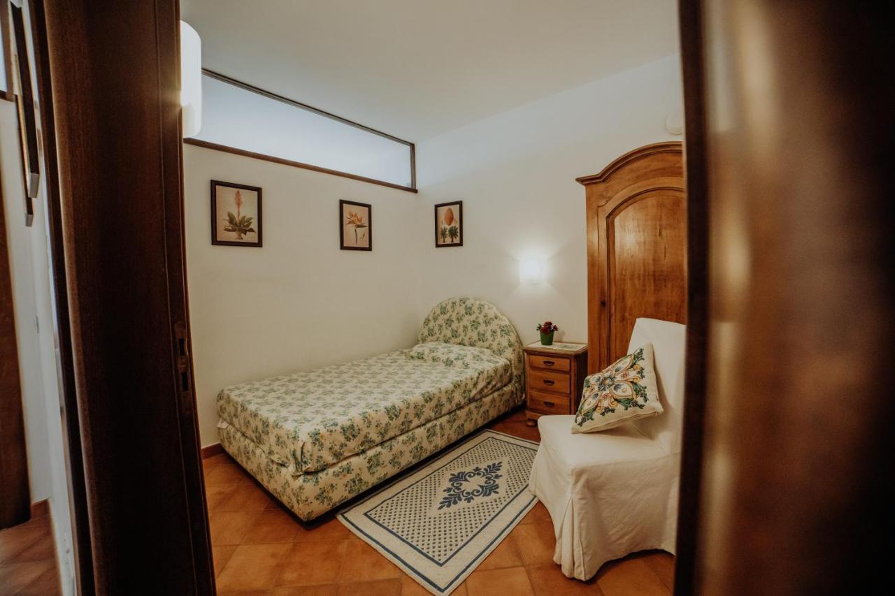 Residenza Golfo Degli Ulivi Aparthotel Caprioli Exterior photo