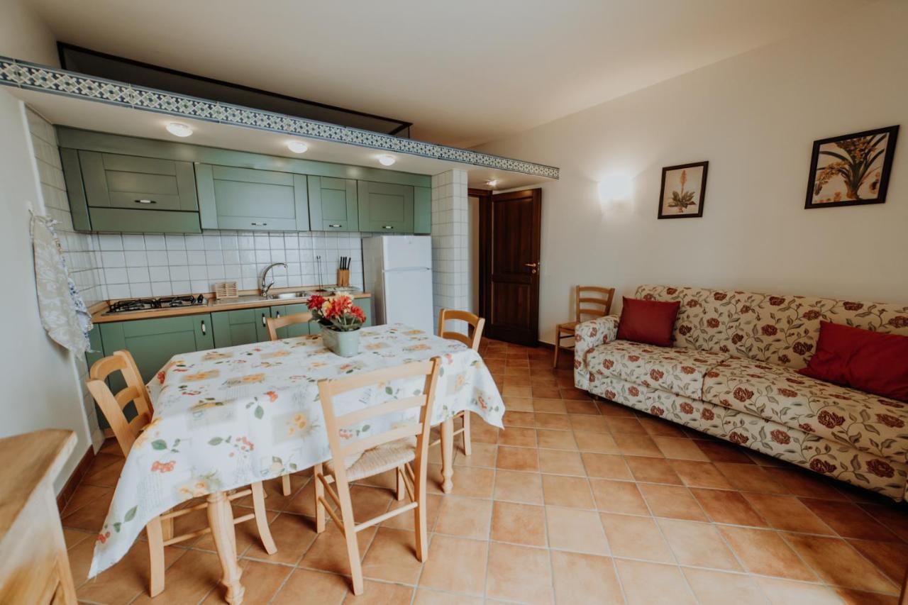 Residenza Golfo Degli Ulivi Aparthotel Caprioli Exterior photo