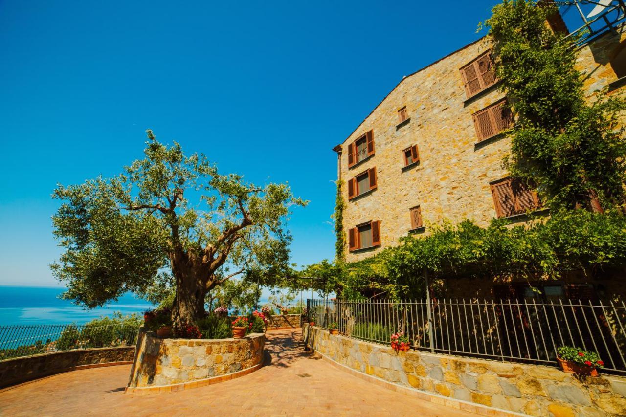 Residenza Golfo Degli Ulivi Aparthotel Caprioli Exterior photo